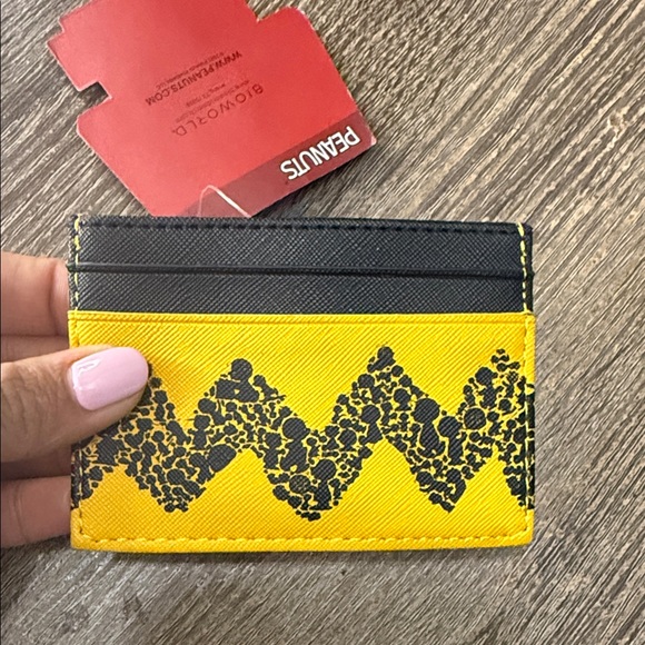 Peanuts Yellow and Black Zigzag Card Holder - Picture 2 of 3